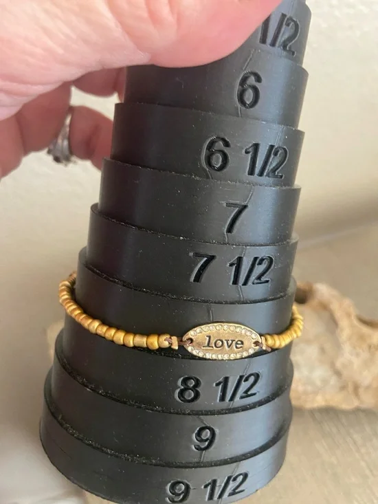 5/$10❤️❤️❤️Love Beaded Adjustable Bracelet - Picture 4 of 4